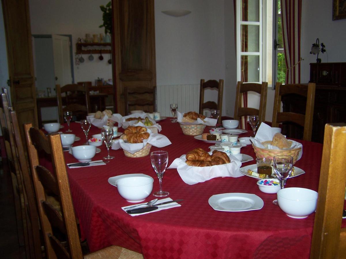 Les Cigales Bed & Breakfast Charols Bagian luar foto