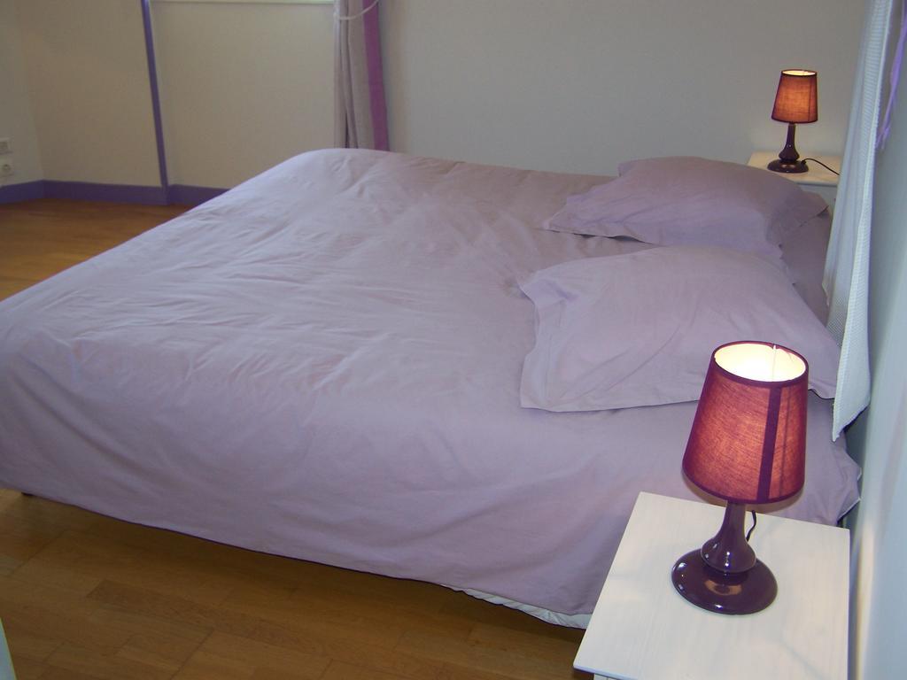 Les Cigales Bed & Breakfast Charols Ruang foto