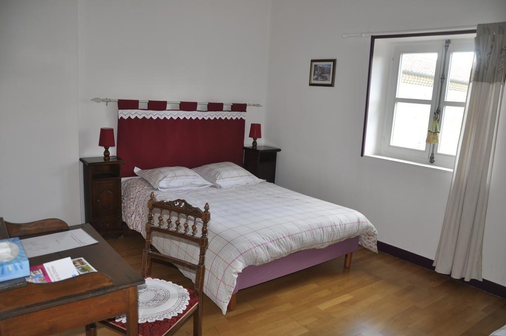 Les Cigales Bed & Breakfast Charols Bagian luar foto