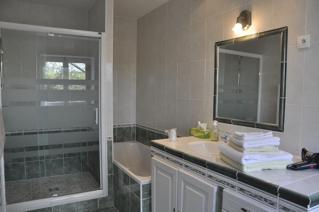 Les Cigales Bed & Breakfast Charols Bagian luar foto