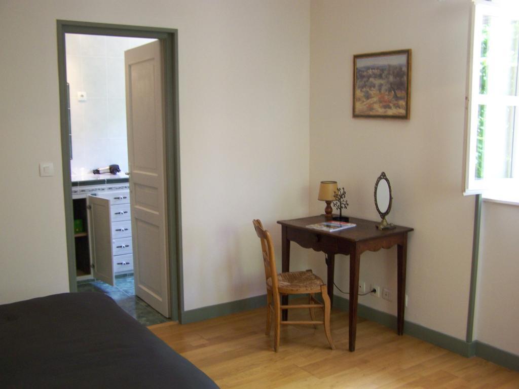 Les Cigales Bed & Breakfast Charols Bagian luar foto