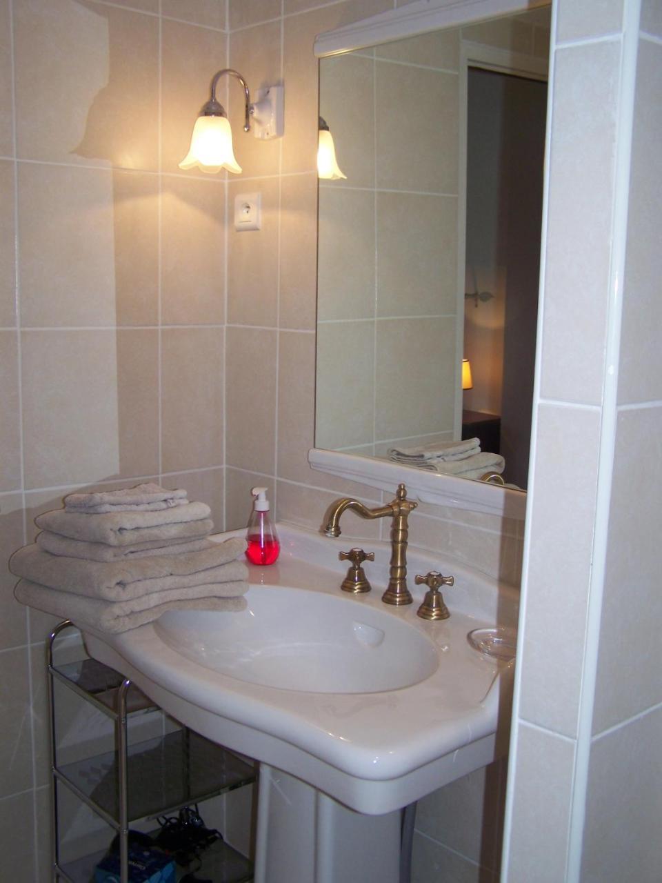 Les Cigales Bed & Breakfast Charols Bagian luar foto